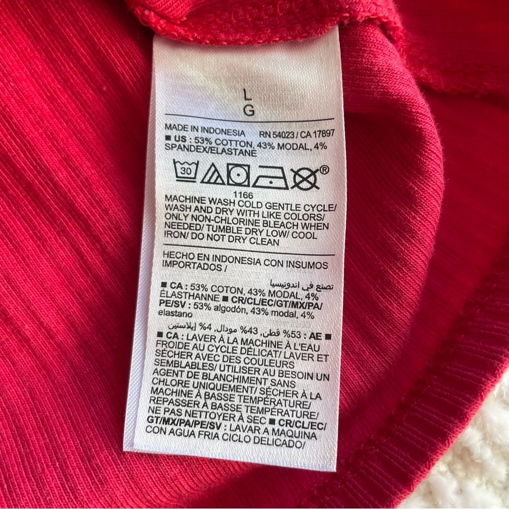 Off-Shoulder Ribbed Red Top - Picture 6 of 6